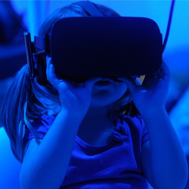 Immersive technologies in between enriching and fixing reality